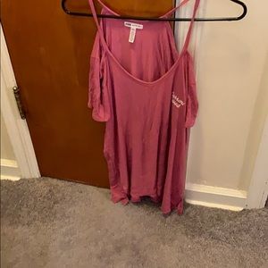 Short sleeve cold shoulder